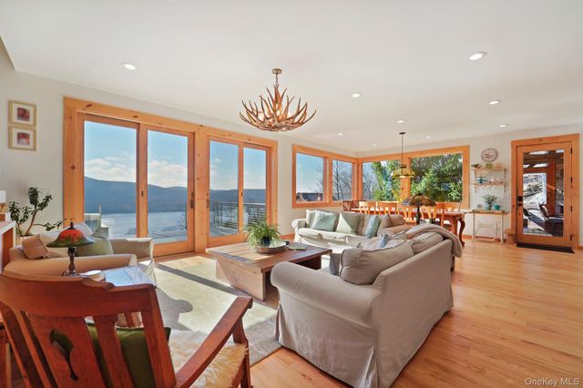 1 Deer Trail S, Greenwood Lake, NY 10925