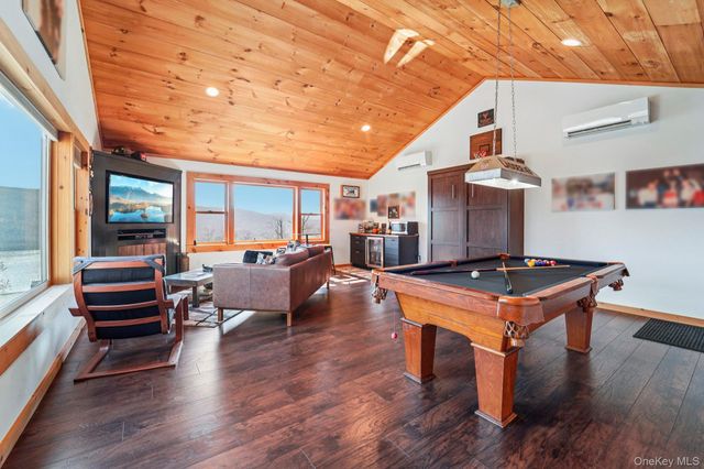 1 Deer Trail S, Greenwood Lake, NY 10925