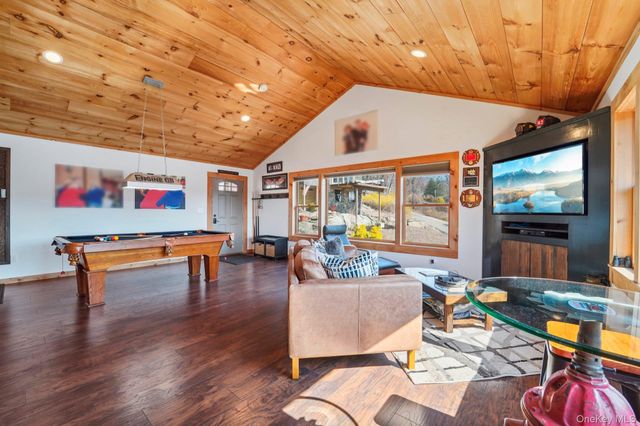 1 Deer Trail S, Greenwood Lake, NY 10925