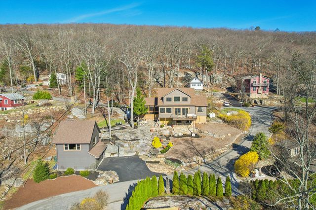 1 Deer Trail S, Greenwood Lake, NY 10925