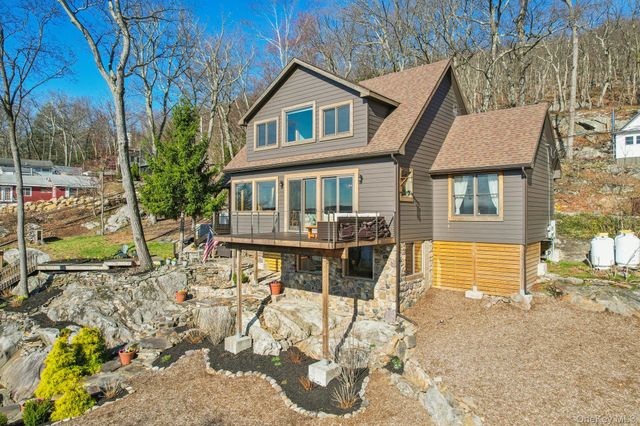 1 Deer Trail S, Greenwood Lake, NY 10925