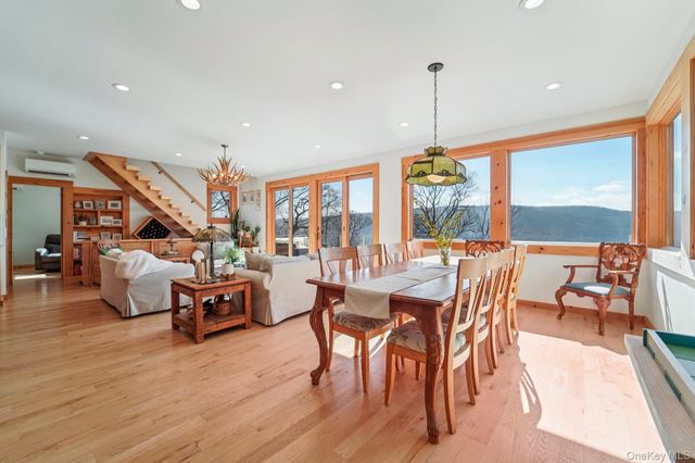 1 Deer Trail S, Greenwood Lake, NY 10925