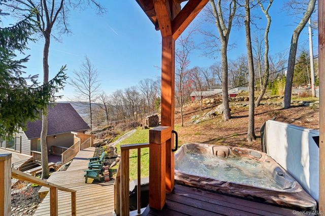 1 Deer Trail S, Greenwood Lake, NY 10925