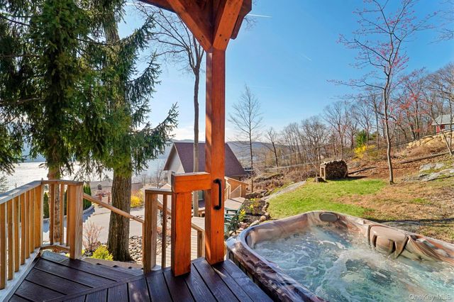1 Deer Trail S, Greenwood Lake, NY 10925