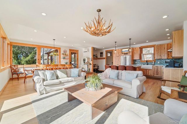 1 Deer Trail S, Greenwood Lake, NY 10925