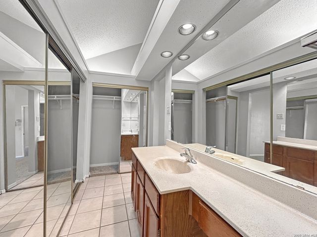 5707 SPRING MOON ST, San Antonio, TX 78247