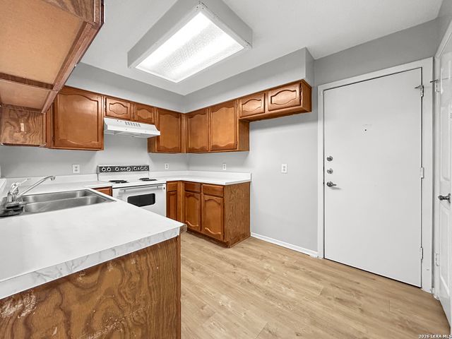 5707 SPRING MOON ST, San Antonio, TX 78247