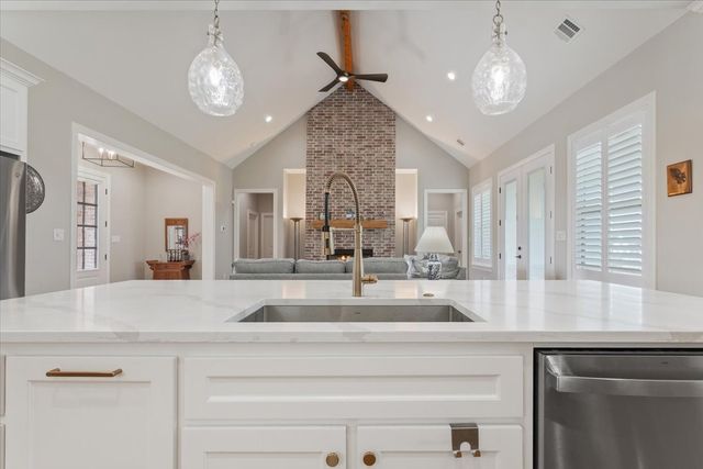 11011 King's Canyon, Woodway, TX 76712