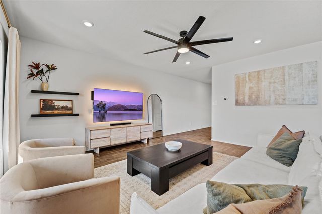 144 Calgary LN, San Marcos, TX 78666