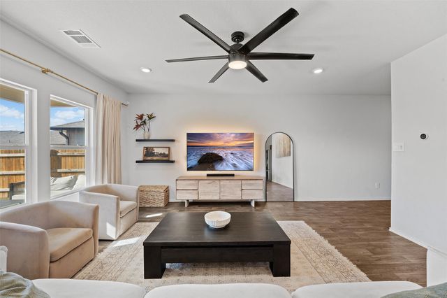 144 Calgary LN, San Marcos, TX 78666