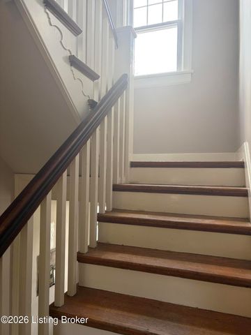 2122 Village Dr, Louisville, KY 40205