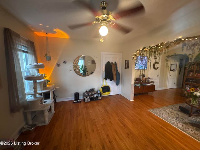 2122 Village Dr, Louisville, KY 40205