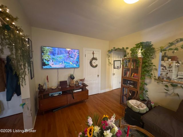 2122 Village Dr, Louisville, KY 40205