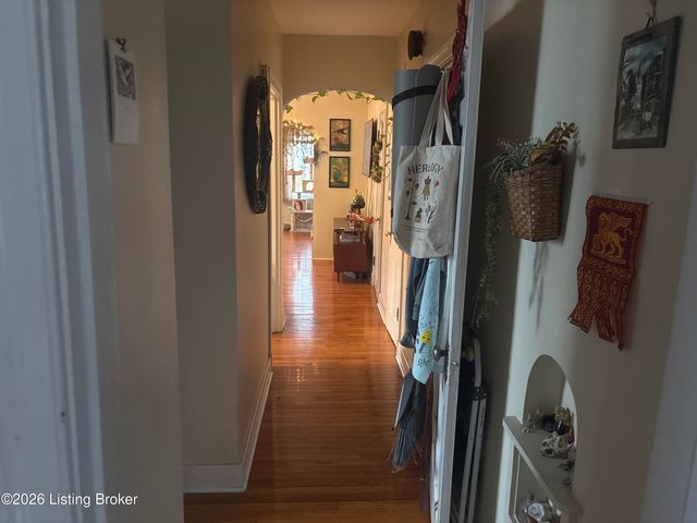 2122 Village Dr, Louisville, KY 40205