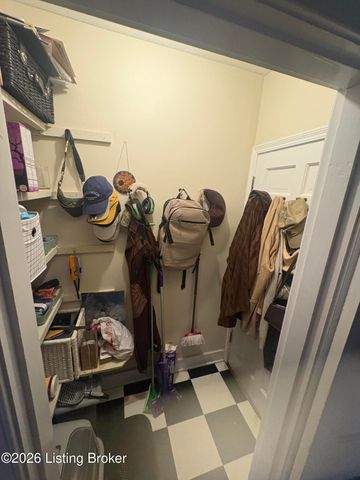 2122 Village Dr, Louisville, KY 40205