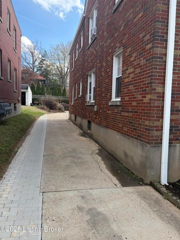 2122 Village Dr, Louisville, KY 40205