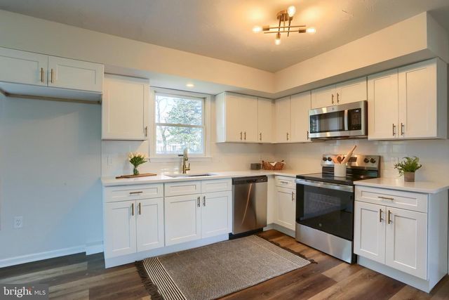 402 OAKLYN RD, Lebanon, PA 17042