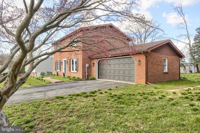 402 OAKLYN RD, Lebanon, PA 17042