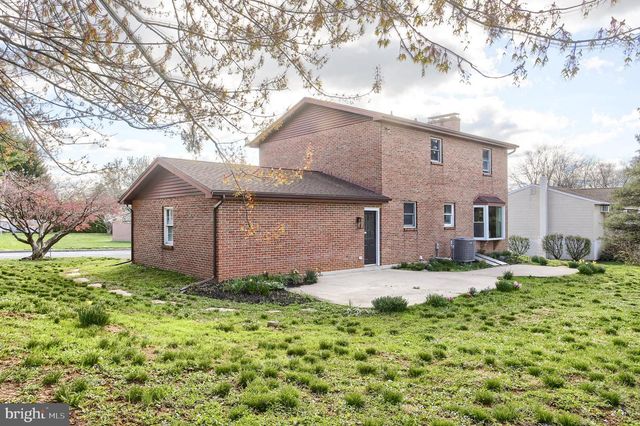 402 OAKLYN RD, Lebanon, PA 17042
