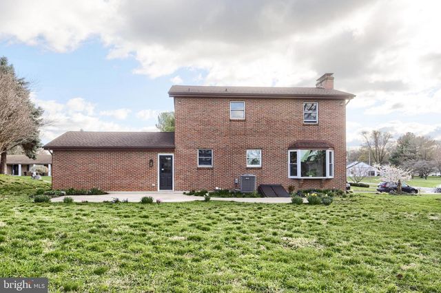 402 OAKLYN RD, Lebanon, PA 17042