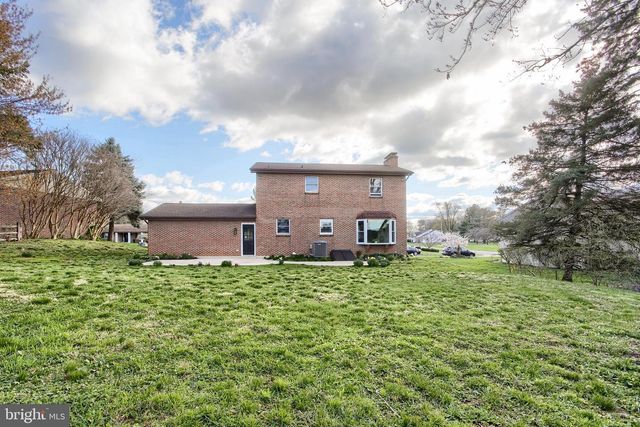 402 OAKLYN RD, Lebanon, PA 17042