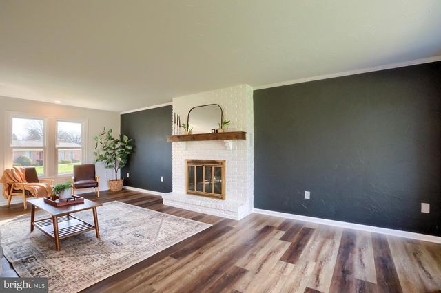 402 OAKLYN RD, Lebanon, PA 17042