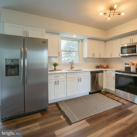 402 OAKLYN RD, Lebanon, PA 17042