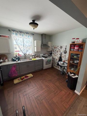 7145 Holmes Street, Detroit, MI 48210