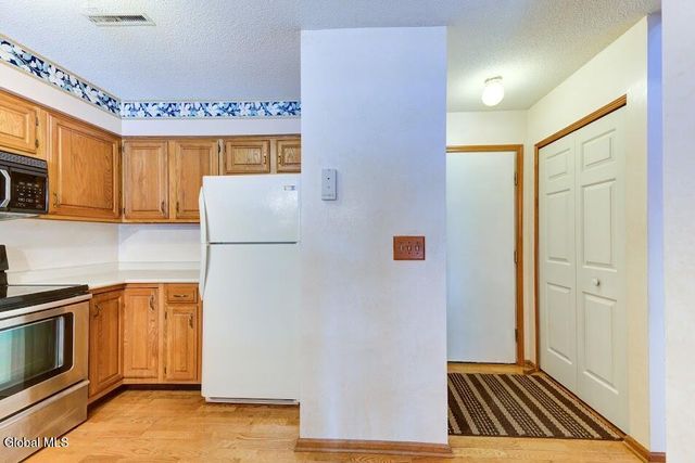 4006 Georgetown Square, Guilderland, NY 12303