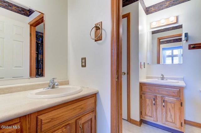 4006 Georgetown Square, Guilderland, NY 12303