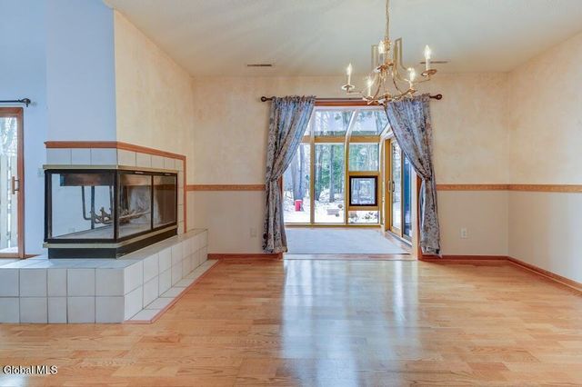 4006 Georgetown Square, Guilderland, NY 12303