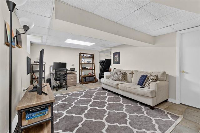 93 Sachem St, Quincy, MA 02170