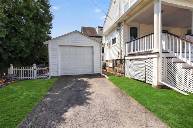 93 Sachem St, Quincy, MA 02170