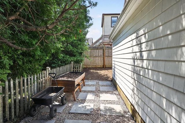 93 Sachem St, Quincy, MA 02170