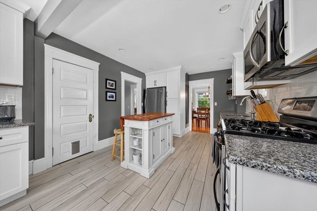 93 Sachem St, Quincy, MA 02170