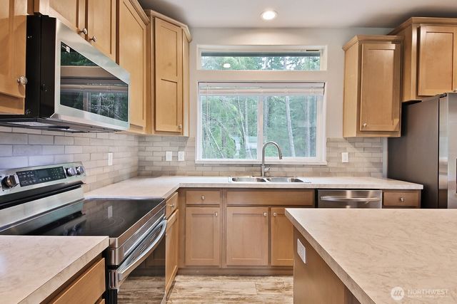 46 E Welcher Road, Coupeville, WA 98239