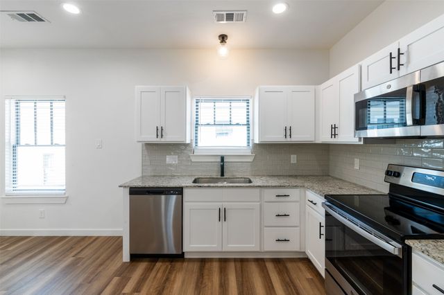 1139 Kings Highway 102, Dallas, TX 75208