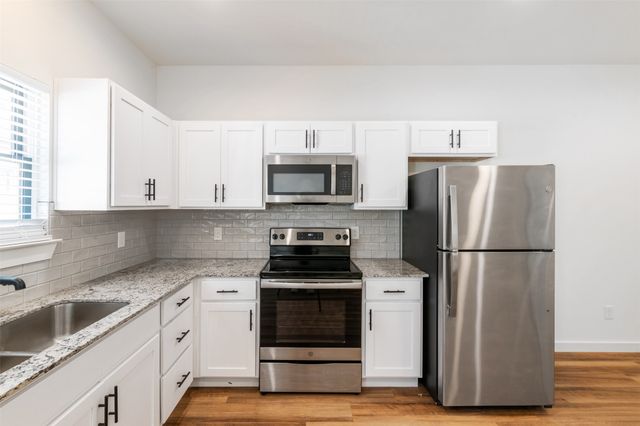 1139 Kings Highway 102, Dallas, TX 75208