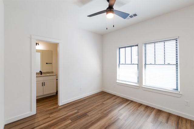 1139 Kings Highway 102, Dallas, TX 75208
