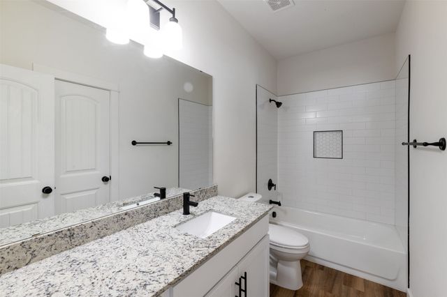 1139 Kings Highway 102, Dallas, TX 75208