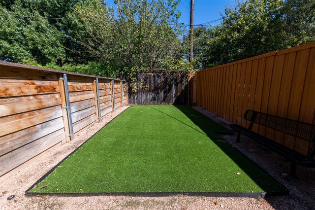 1139 Kings Highway 102, Dallas, TX 75208