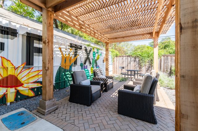 1139 Kings Highway 102, Dallas, TX 75208