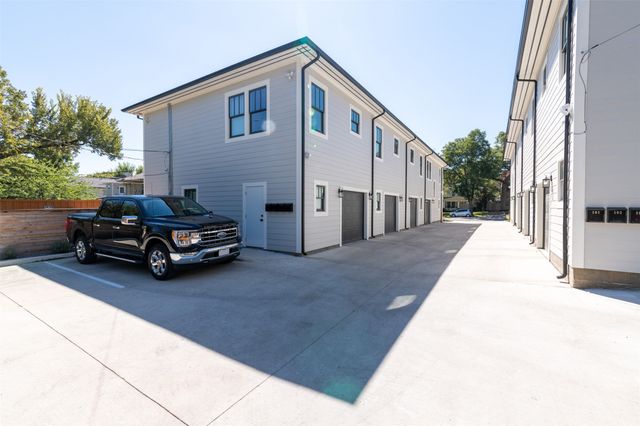 1139 Kings Highway 102, Dallas, TX 75208
