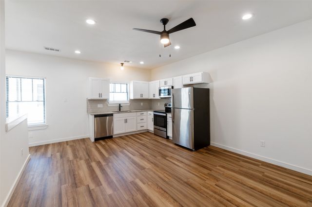 1139 Kings Highway 102, Dallas, TX 75208