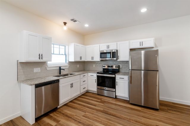 1139 Kings Highway 102, Dallas, TX 75208