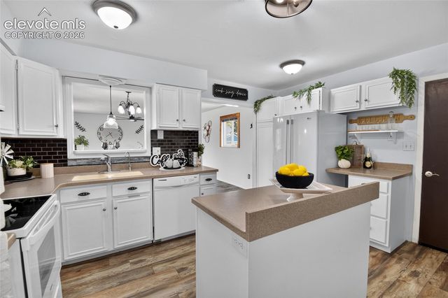 546 S Laporte Drive, Pueblo, CO 81007