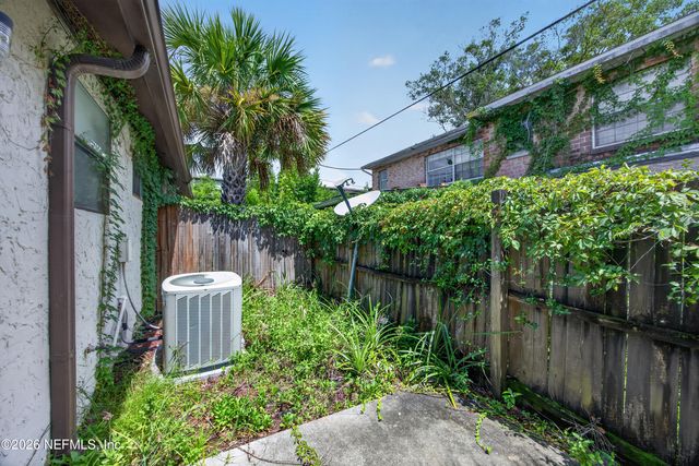 2715 TROLLIE Lane, Jacksonville, FL 32211