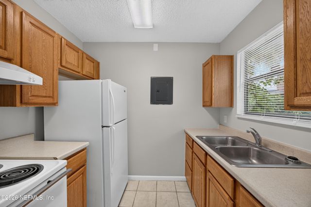 2715 TROLLIE Lane, Jacksonville, FL 32211