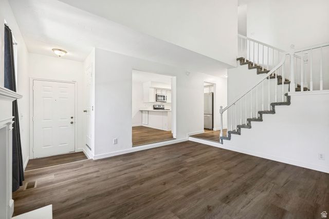 8736 S OAKWOOD PARK CIR, Sandy, UT 84094