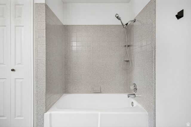 8736 S OAKWOOD PARK CIR, Sandy, UT 84094
